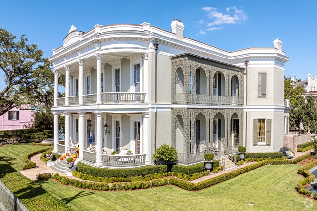 Italianate mansions are a must-see in New Orleans' Garden District.