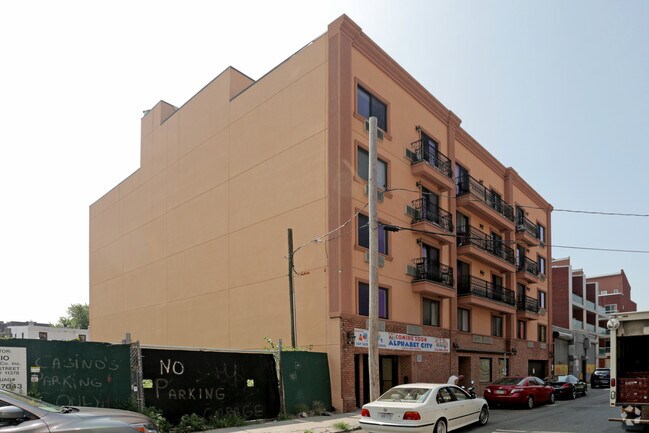 Building Photo - 26-25-26-27 2nd St