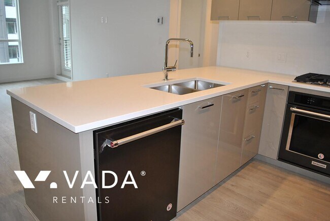 Photo du bâtiment - Virtuoso 2 BR APT Rental 403-3581 Ross Dr Vancouver: VADA