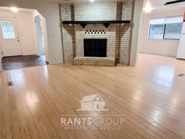 Foto del edificio - Spacious Lacey Home with Private, Wooded Backyard Setting!