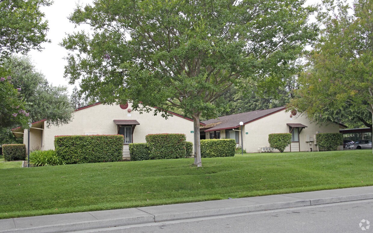 Cloverdale Garden Apartments Cloverdale, CA