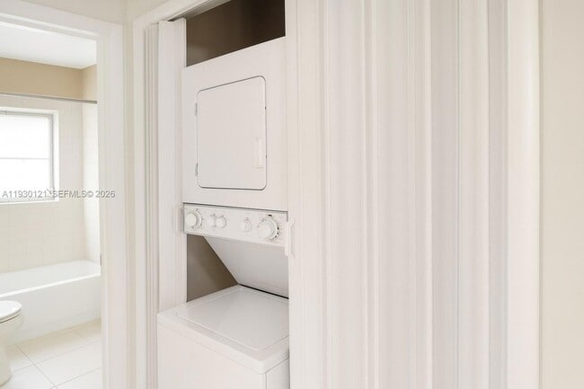 Building Photo - 4951 Wedgewood Way