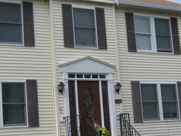 Building Photo - 137 Pleasant St