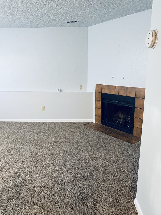 Living Room - 1465 Manitou Blvd
