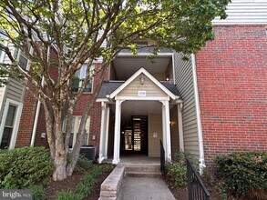 Building Photo - 12158 Penderview Terrace