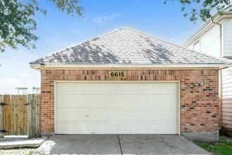 Building Photo - 6615 Bluebottle Ln