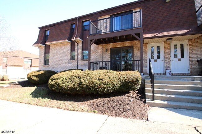 Building Photo - 807 Yorkshire Dr