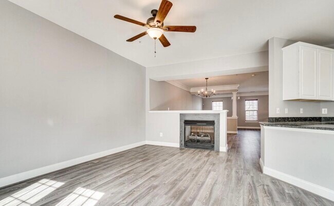 Building Photo - 8053 Gatehouse Rd