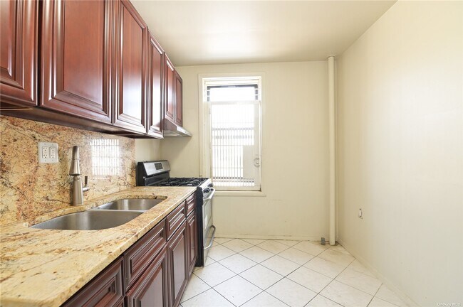 Building Photo - 88-40 144th St