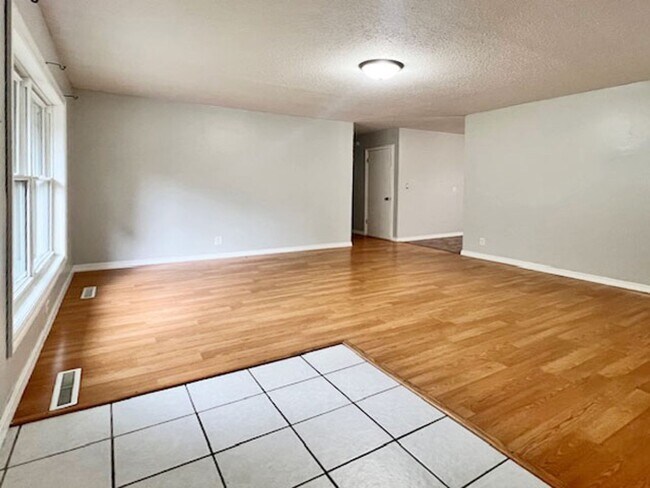 Foto del edificio - Updated Rambler in Perfect Coon Rapids Loc...