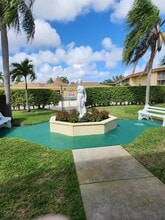 Building Photo - 600 Village Green Ct