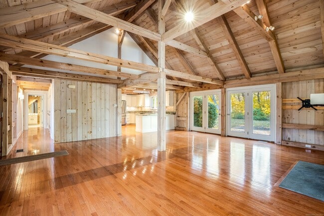 Foto del edificio - 123 Cove Rd