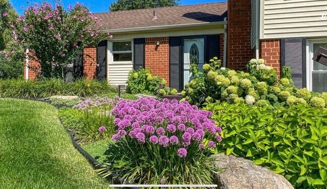 Foto del edificio - 5285 Hardwoods Dr