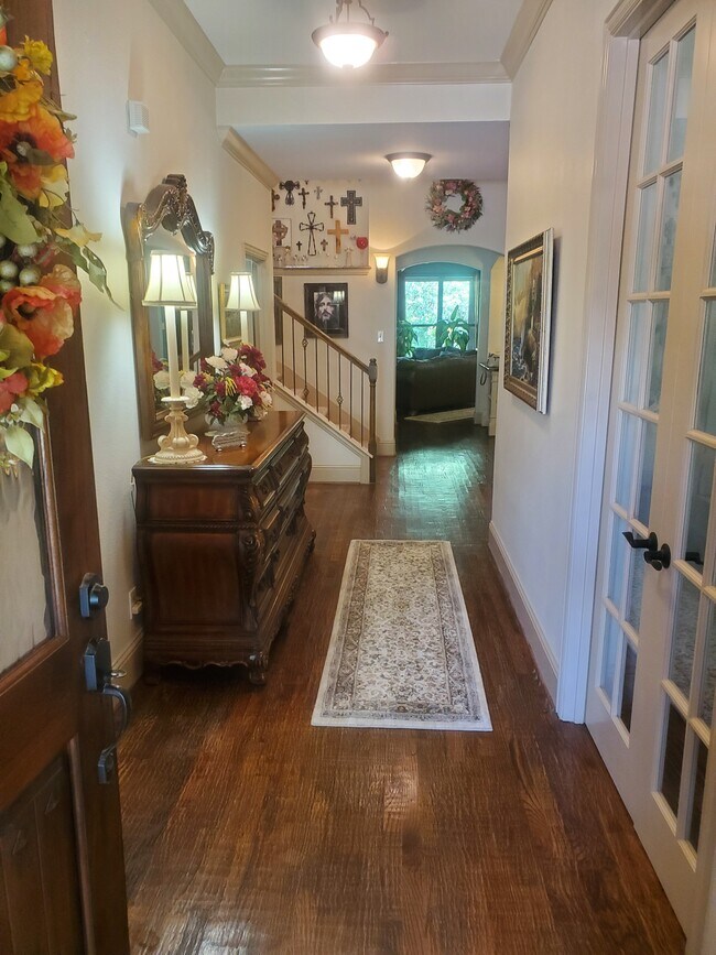 Foto del edificio - 1409 Hackett Creek Dr