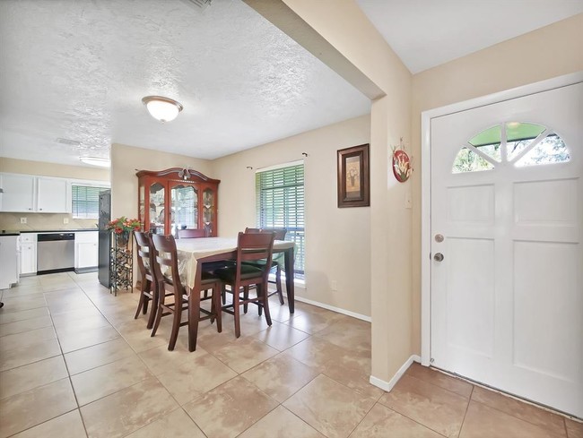 Building Photo - 2530 Spring Creek Dr