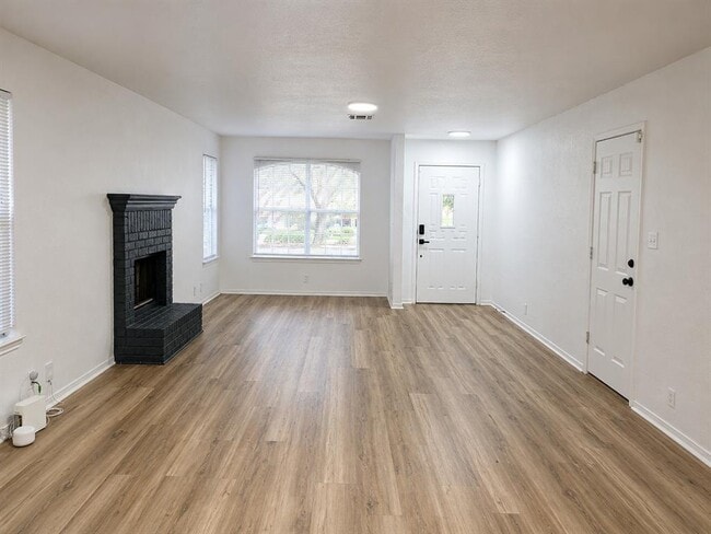 Building Photo - 2012 Balsam Way