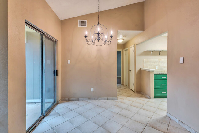 Building Photo - 9721 Holly Springs Dr