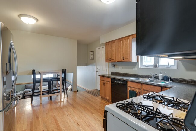 Building Photo - 9717 Tulley Ave