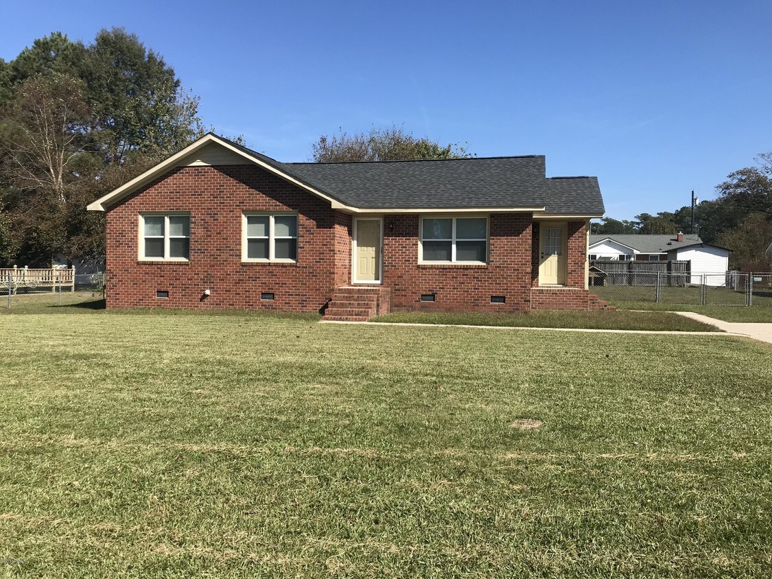 3875 Robin Rd, Ayden, NC 28513 House Rental in Ayden, NC