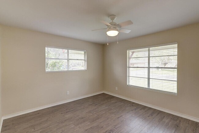 Foto del edificio - 1106 Bradshaw Dr