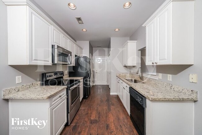 Building Photo - 633 Old Cahaba Dr
