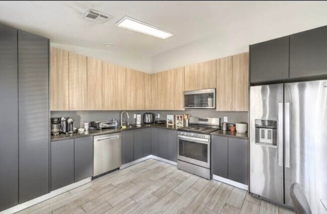 Foto del edificio - 7041 Harbor View Dr
