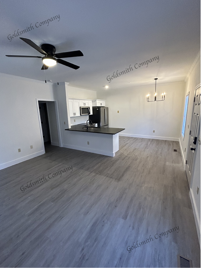 Building Photo - Newly Renovated Duplex in Cherrydale Area