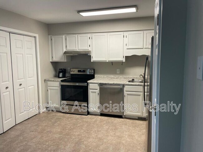 Building Photo - 2922 Glenridge Dr