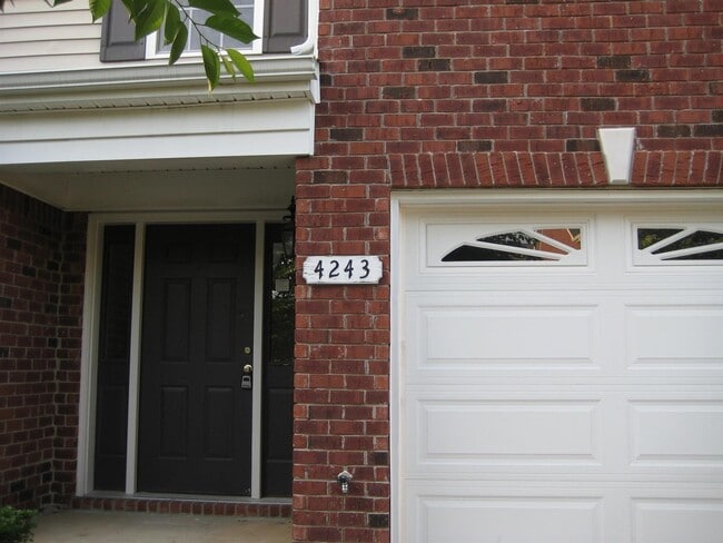 Building Photo - 4243 Aurora Cir