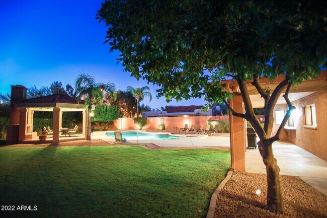 Foto del edificio - 9980 N 106th St