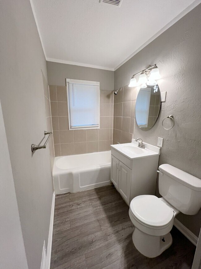 Building Photo - COMING SOON: Spacious Independence Home with Carport & Large Yard!