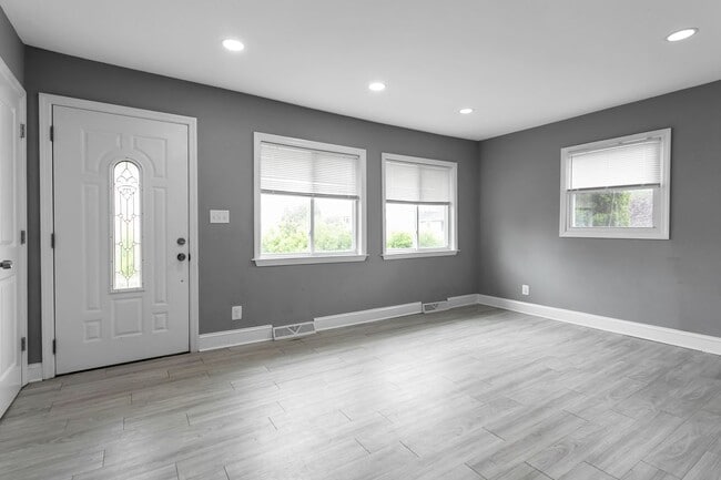 Building Photo - 203 Orchard St