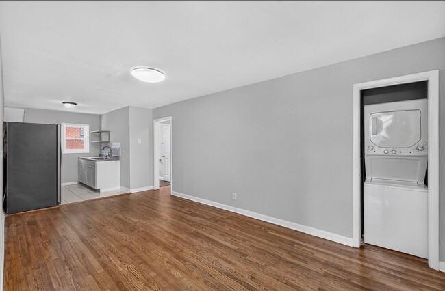 Building Photo - 1121 Glendale Dr
