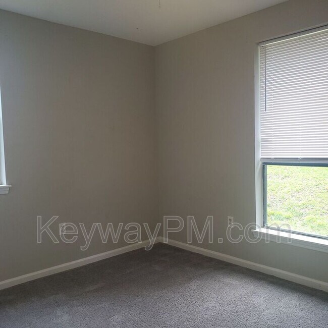 Building Photo - 122 Shadowood Dr