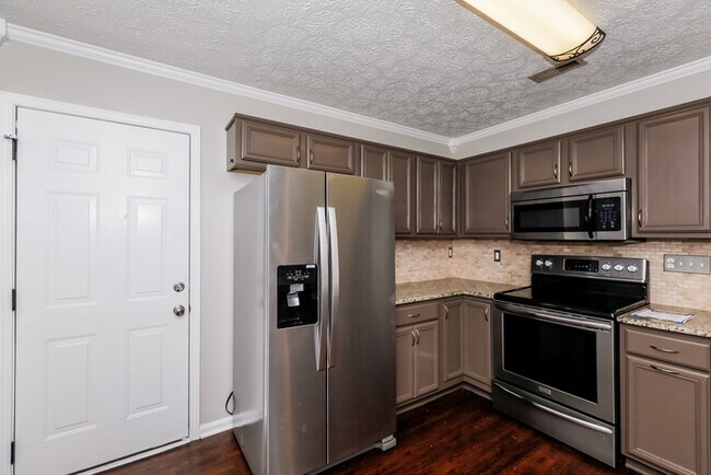 Building Photo - Monroe 3-Bedroom Home