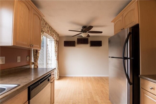 Foto del edificio - 5804 Post Rd