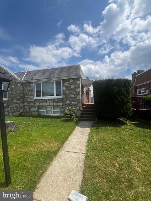 Foto principal - 8905 Revere St