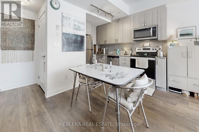 Building Photo - 4015 Hickory Dr