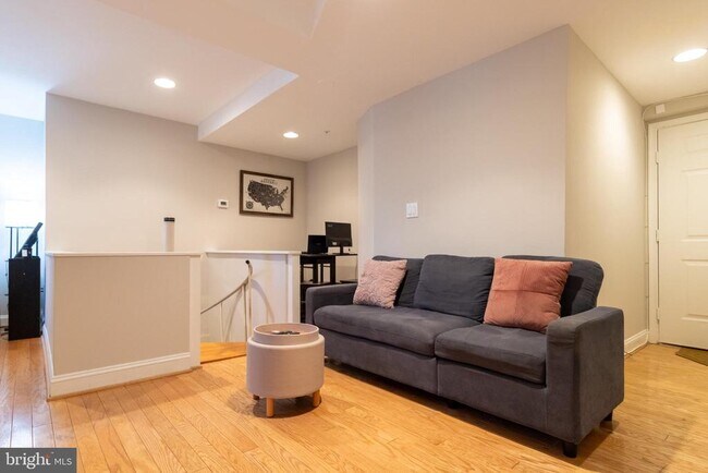 Foto del edificio - 1731 Willard St NW