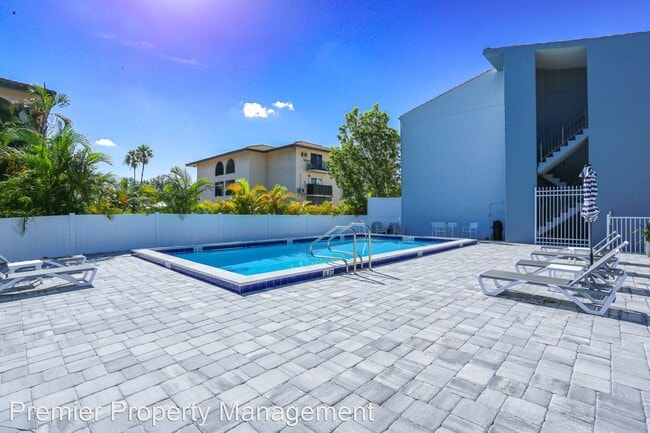 Foto del edificio - 1 br, 1 bath House - 826 Wiggins Pass Road...
