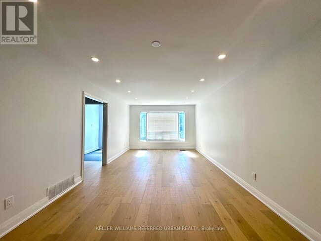 Building Photo - 906 Marinet Crescent