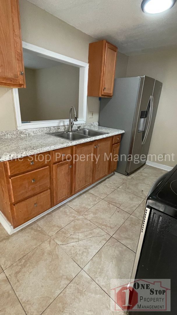 Foto del edificio - Beautiful 3 Bedroom 1 Bathroom Home in Kan...