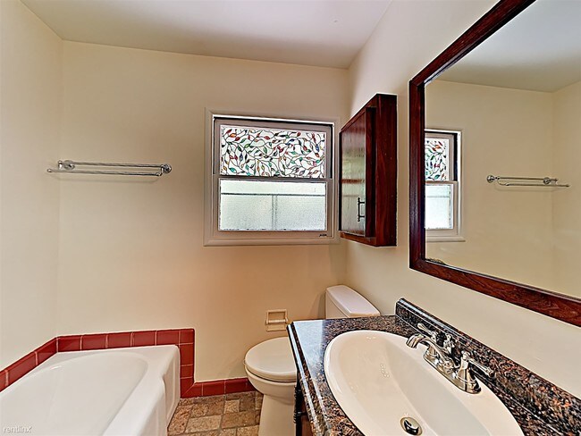 Building Photo - 3 br, 1 bath House - 1034 Middlefield Rd