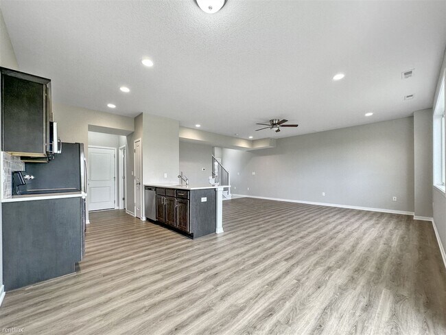 Building Photo - 3 br, 3 bath Townhome - Pine Valley Townhomes