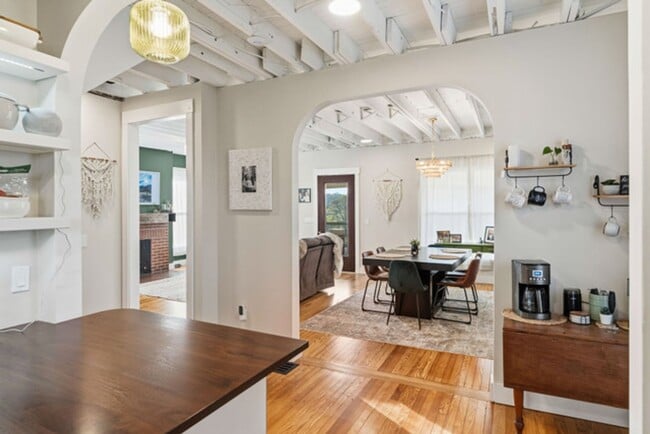 Building Photo - Furnished Country Home For Rent