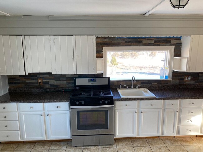 Building Photo - 554 Drexel Dr