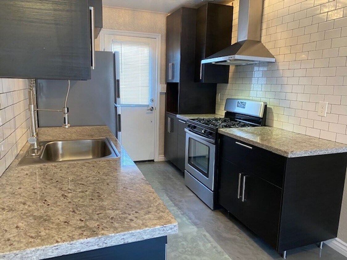 Primary Photo - 3025 N 38th St