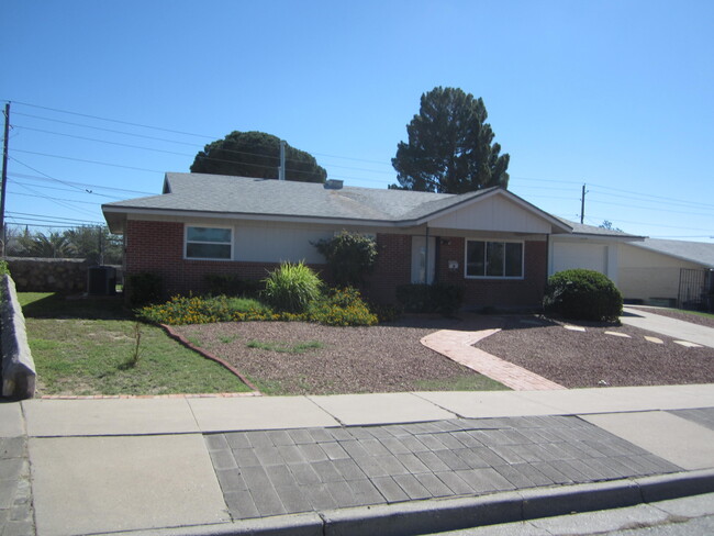 Building Photo - 512 De Leon Dr