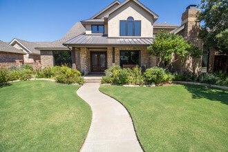 Building Photo - 306 N 10th St