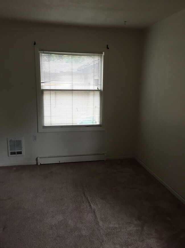 Building Photo - Lewis & Clark Graduate/Law Students ONLY
